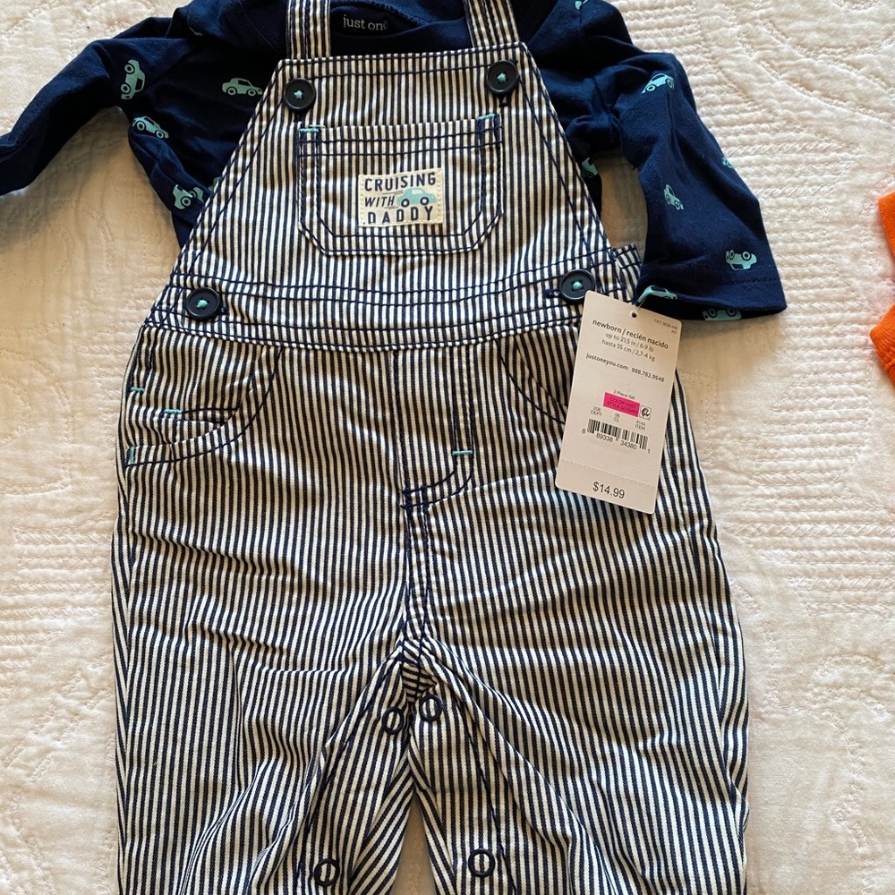 1 overall w/long sleeve shirt. A set of 5 onesies